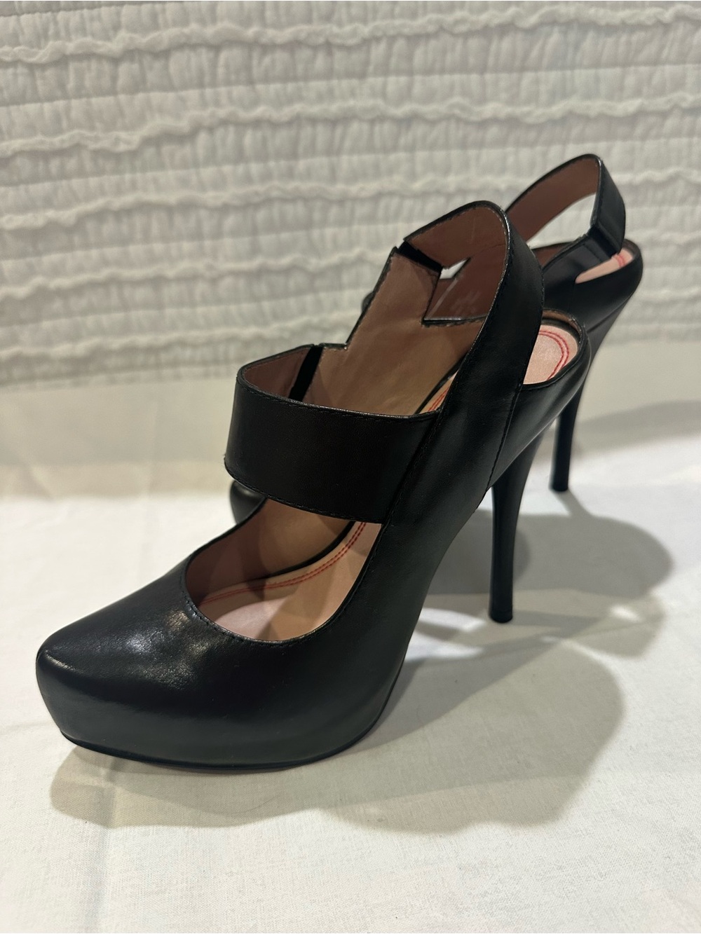 548 Sinful Black Heels Size 7